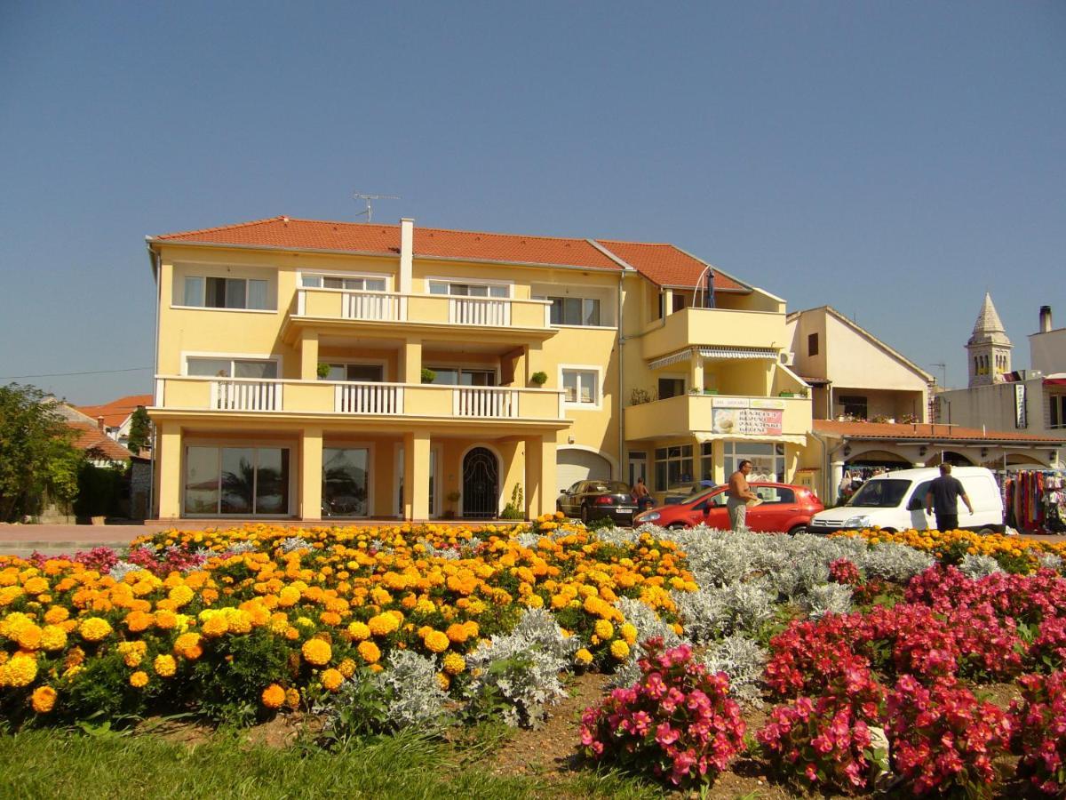 Buco Seafront Apartments & Fastfood Pakoštane エクステリア 写真