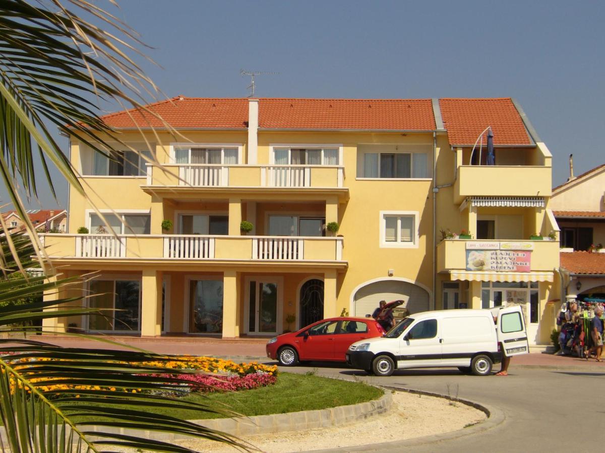 Buco Seafront Apartments & Fastfood Pakoštane エクステリア 写真