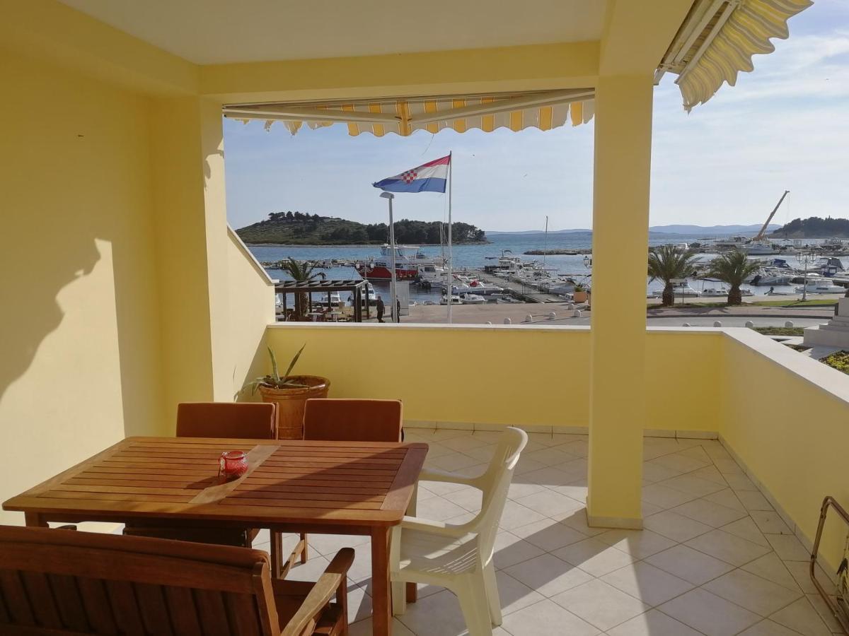 Buco Seafront Apartments & Fastfood Pakoštane エクステリア 写真